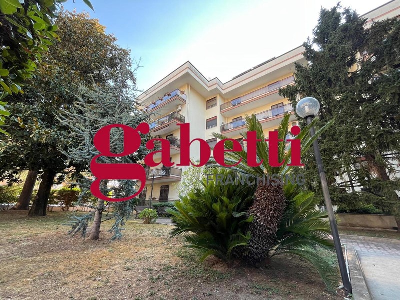Appartamento in Affitto a San Nicola la Strada, 1'000€, 155 m²