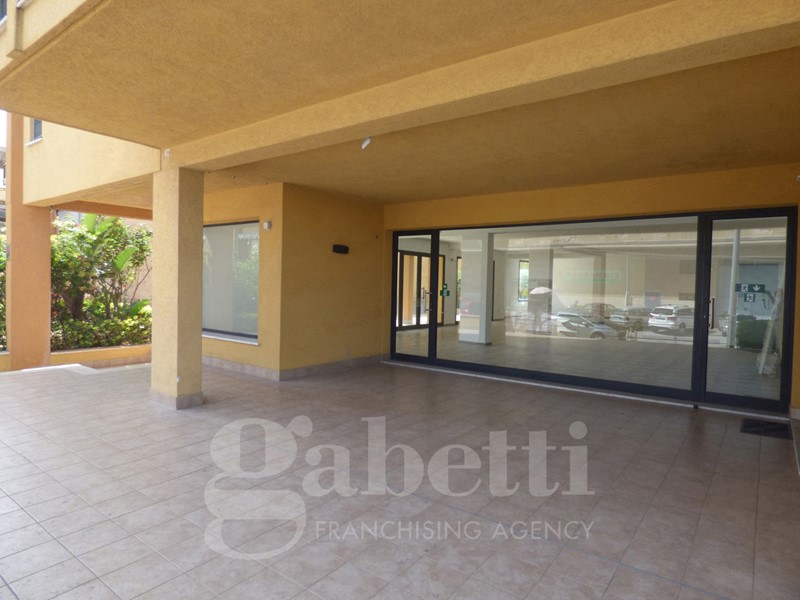 Negozio in Affitto a Bagheria, 1'400€, 140 m²