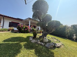Villa in Vendita a Castelnuovo di Porto, 790'000€, 480 m²