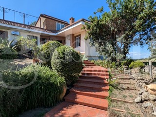 Villa in Vendita a Bacoli, 895'000€, 230 m²