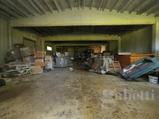 Capannone in Vendita a Lenta, 95'000€, 550 m²