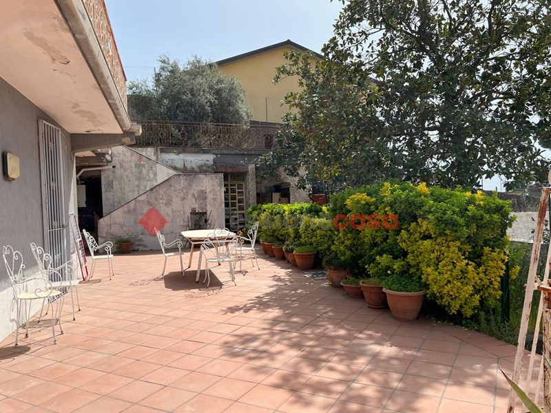 Villa in Vendita a Pedara, 275'000€, 323 m²