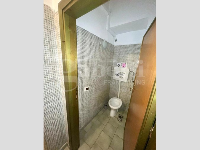 Negozio in Vendita a Palermo, 250'000€, 175 m²