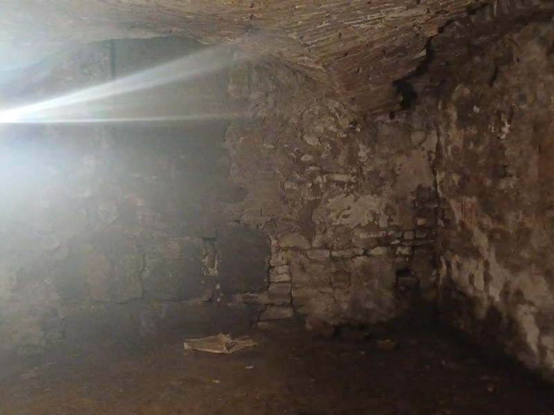 Capannone in Vendita a Bologna, 150'000€, 150 m²