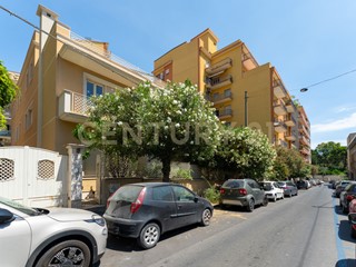 Casa Indipendente in Vendita a Catania, 640 m², con Box