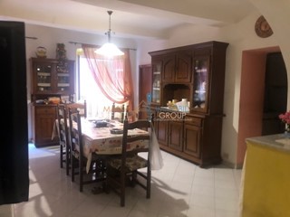 Quadrilocale in Vendita a Carrara, 180'000€, 85 m², arredato