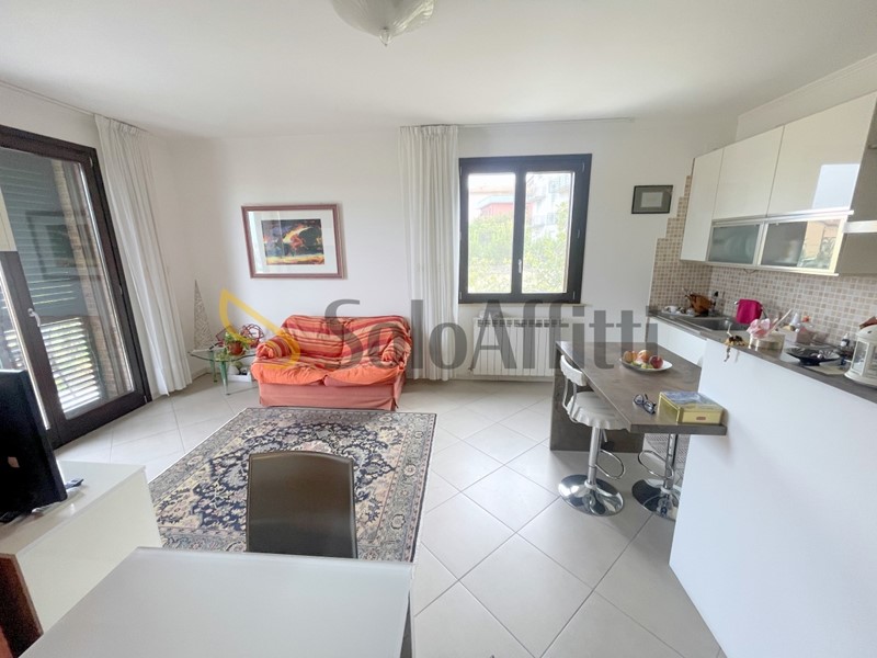 Appartamento in Affitto a Camerano, 700€, 93 m², arredato