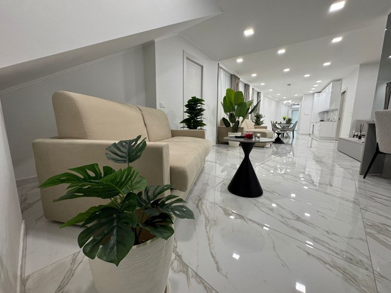 Appartamento in Vendita a Sanremo, zona Centro, 295'000€, 92 m², arredato