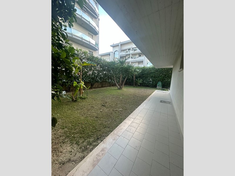 Quadrilocale in Affitto a Pescara, 1'600€, 130 m², arredato, con Box