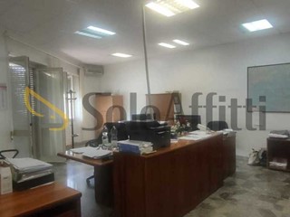 Ufficio in Affitto a Ciampino, zona Centro, 1'100€, 120 m²