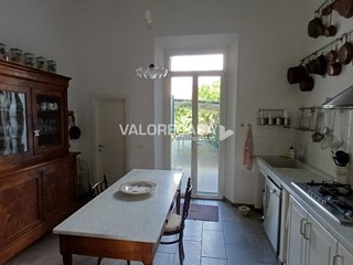 Casa Semi Indipendente in Vendita a Carrara, zona Marina Di Carrara, 990'000€, 380 m²