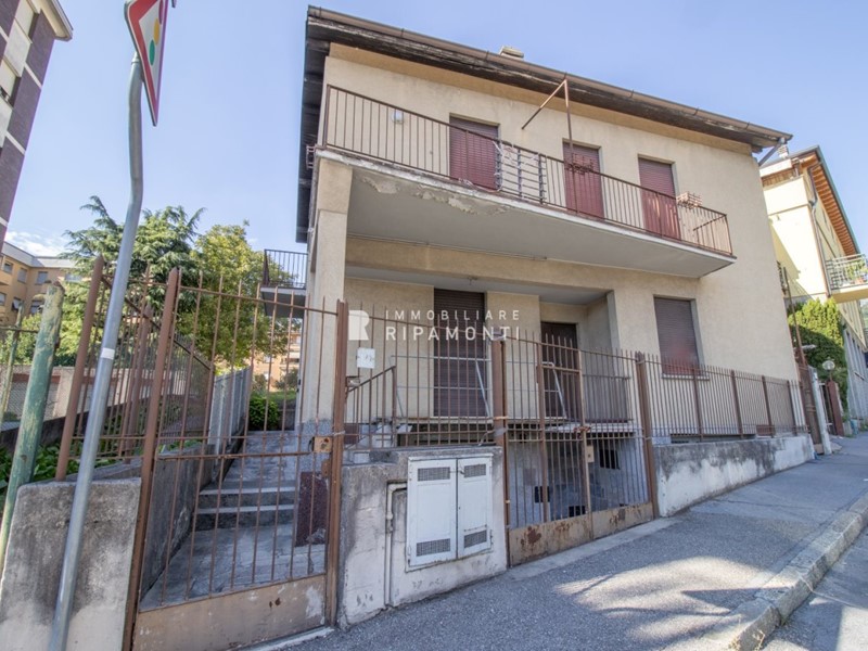 Villa in Vendita a Lecco, 430'000€, 210 m²