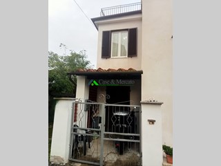 Casa Semi Indipendente in Vendita a Lucca, 175'000&euro;, 130 m²