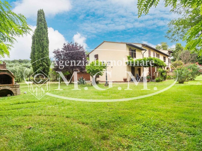 Casa di corte in Vendita a Calcinaia, 400'000€, 200 m², arredato, con Box