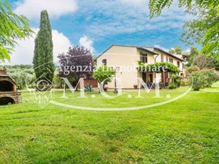 Casa di corte in Vendita a Calcinaia, 400'000€, 200 m², arredato, con Box