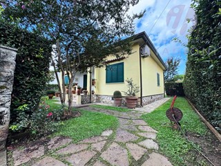 Casa Indipendente in Vendita a Pietrasanta, zona Tonfano, 1'200'000€, 120 m²
