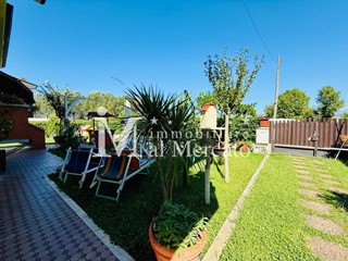 Casa Semi Indipendente in Vendita a Viareggio, zona Torre Del Lago Puccini, 315'000€, 135 m²
