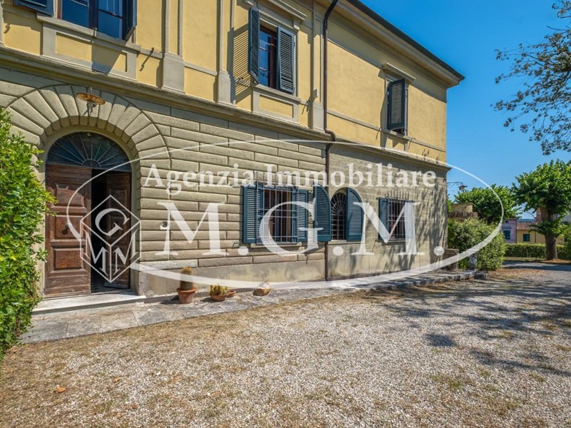 Villa in Vendita a Capannoli, 415'000€, 390 m²