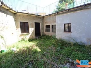 Laboratorio in Vendita a Colle di Val D'Elsa, 105'000€, 155 m²