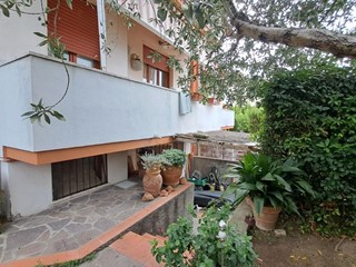 Trilocale in Vendita a Rosignano Marittimo, zona Rosignano Solvay, 188'000€, 65 m², con Box