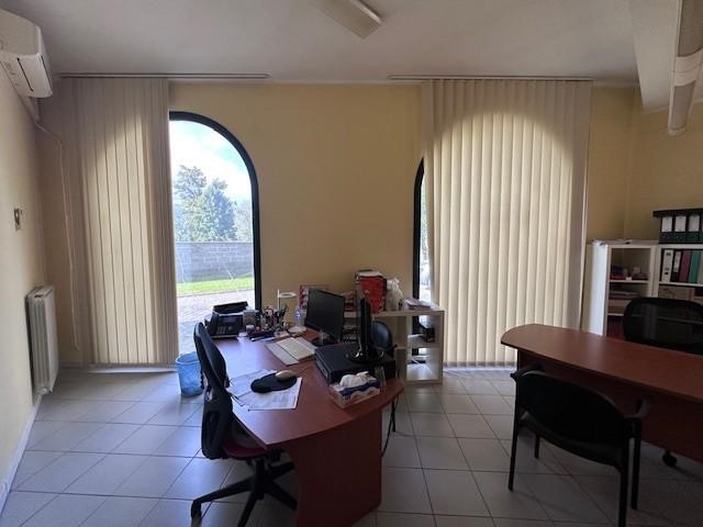 Ufficio in Affitto a Pisa, 1'700€, 170 m²