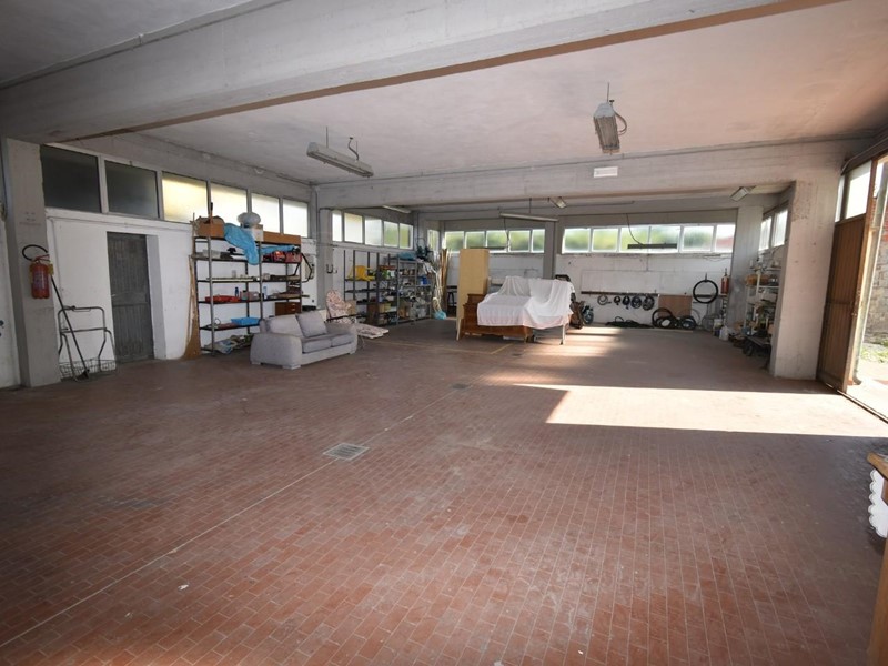 Immobile commerciale in Affitto a San Giuliano Terme, zona Pontasserchio, 1'200€, 175 m²