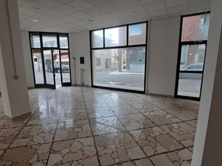 Immobile commerciale in Vendita a Rosignano Marittimo, zona Rosignano Solvay, 99'000€, 80 m²