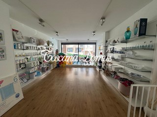 Negozio in Vendita a Siena, zona Taverne D'arbia, 95'000€, 70 m²