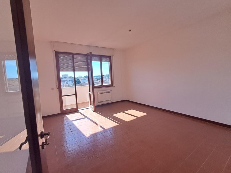 Quadrilocale in Vendita a Ponsacco, 120'000€, 95 m², con Box