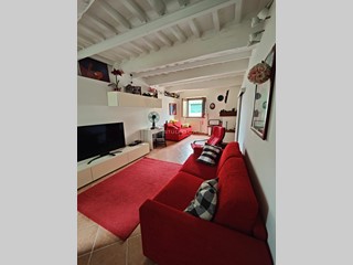 Casa Indipendente in Vendita a Cascina, 330'000€, 163 m², arredato, con Box