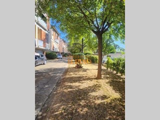 Appartamento in Vendita a Pontedera, 185'000€, 120 m², con Box