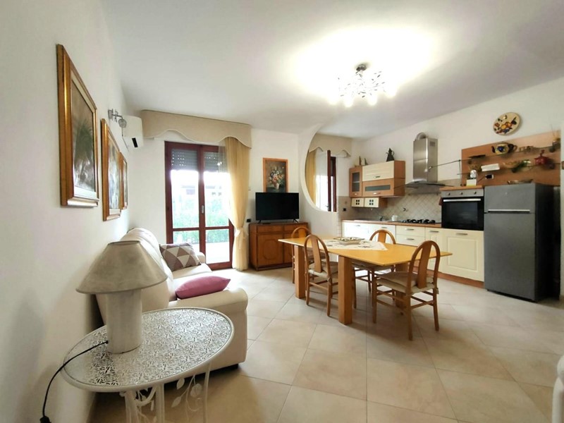 Trilocale in Vendita a Massa, zona Ronchi, 285'000&euro;, 75 m², arredato