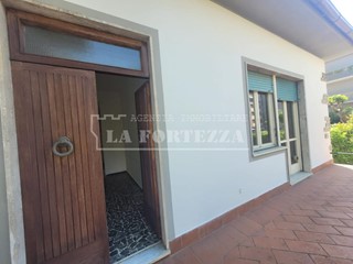 Villa in Vendita a Pisa, 548'000€, 155 m², con Box
