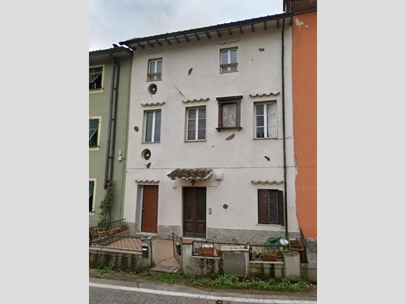Trilocale in Vendita a Lucca, zona Cerasomma, 26'775€, 58 m², con Box