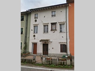 Trilocale in Vendita a Lucca, zona Cerasomma, 26'775€, 58 m², con Box