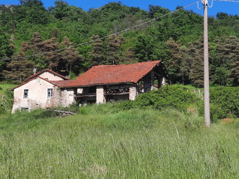 Rustico in Vendita a Cairo Montenotte, 190'000€, 300 m²