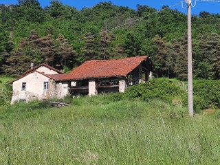 Rustico in Vendita a Cairo Montenotte, 190'000€, 300 m²