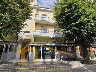 Immobile commerciale in Affitto a Francavilla al Mare, 1'200€, 180 m²