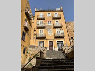 Appartamento in Vendita a Piazza Armerina, 60'000€, 135 m²