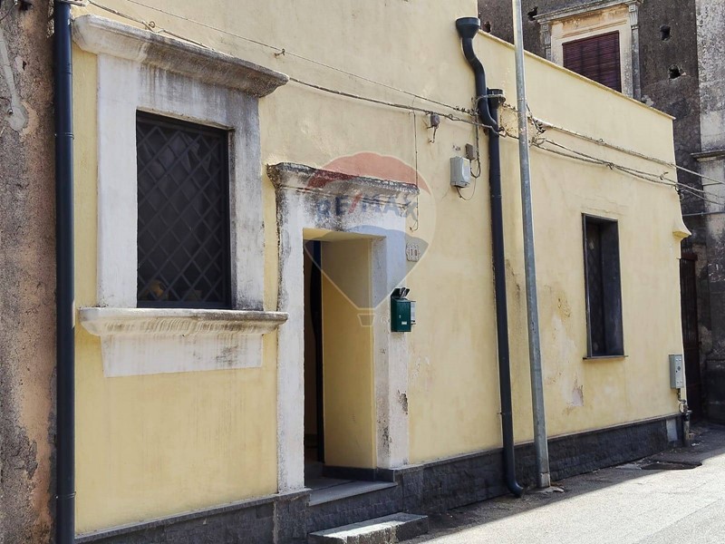 Casa Indipendente in Vendita a Aci Sant'Antonio, 220'000€, 126 m²