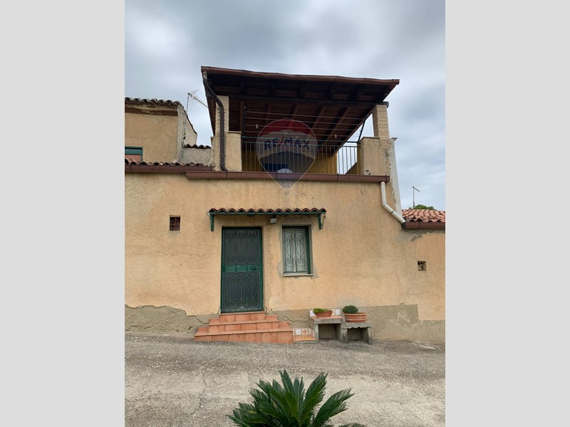 Villa in Vendita a Caltanissetta, 75'000€, 80 m²