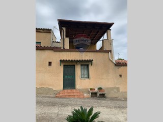 Villa in Vendita a Caltanissetta, 75'000€, 80 m²