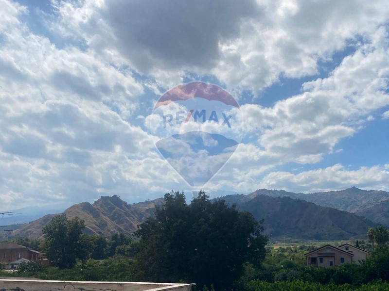 Appartamento in Vendita a Taormina, 100'000€, 100 m²