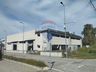 Immobile commerciale in Vendita a Nibbiola, 250'000€, 1746 m²