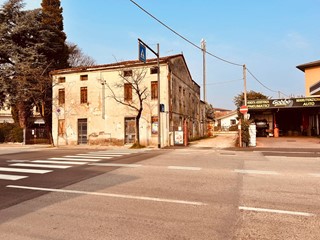 Casa Semi Indipendente in Vendita a Vicenza, 200'000€, 324 m²