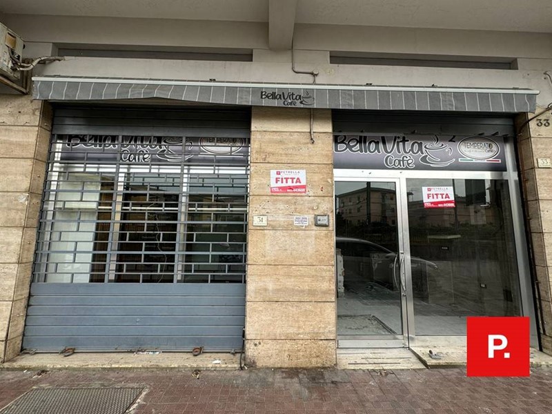 Immobile commerciale in Affitto a Caserta, 600€, 45 m²