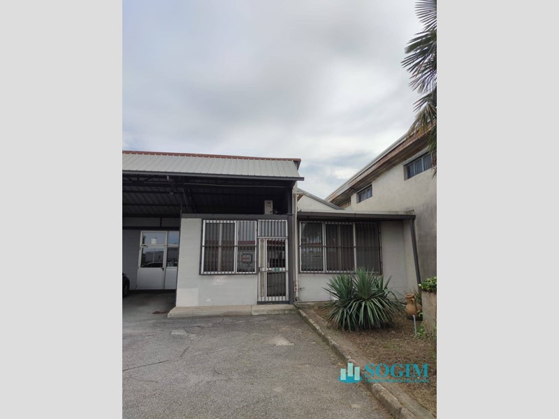 Capannone in Vendita a Bottanuco, 1'600'000€, 2000 m²