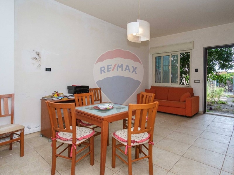 Casa Indipendente in Vendita a Riposto, 94'000€, 81 m²