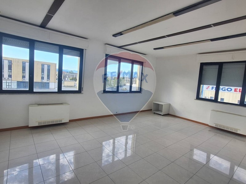 Ufficio in Vendita a Arezzo, 85'000&euro;, 80 m²