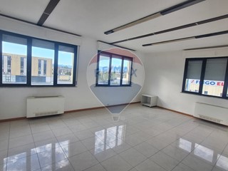 Ufficio in Vendita a Arezzo, 85'000€, 80 m²